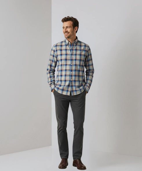 Chemise à carreaux allie confort et style